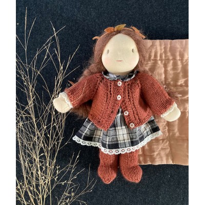 Little scottish girl, cardigan and socks to knit for Happy to see you dolls