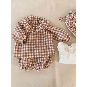 Sewing pattern Citronille : blouse with raglan sleeves and a ruffled collar, buttoned at the back, with bloomers