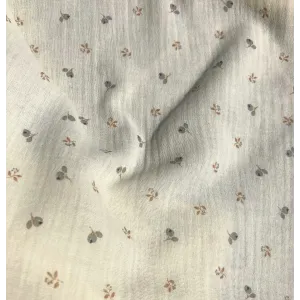 Double gaze de coton organique imprimée  fond écru, imprimé petites baies camel et gris